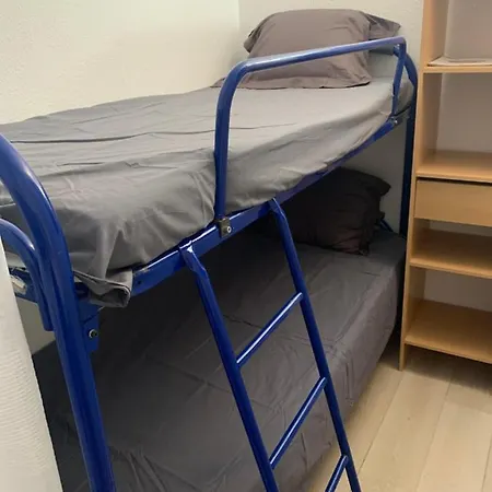 F2 Bord De דירה