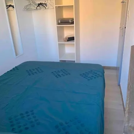 F2 Bord De Appartement Frontignan