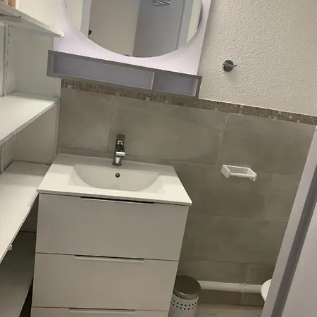 F2 Bord De Appartement